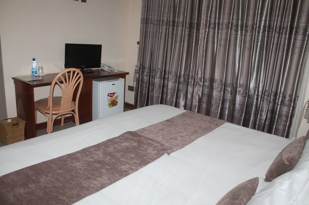 Victoria Comfort Inn Кисуму Екстериор снимка