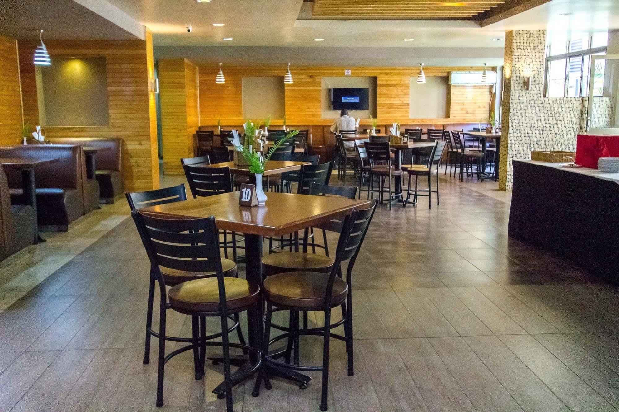 Victoria Comfort Inn Кисуму Екстериор снимка