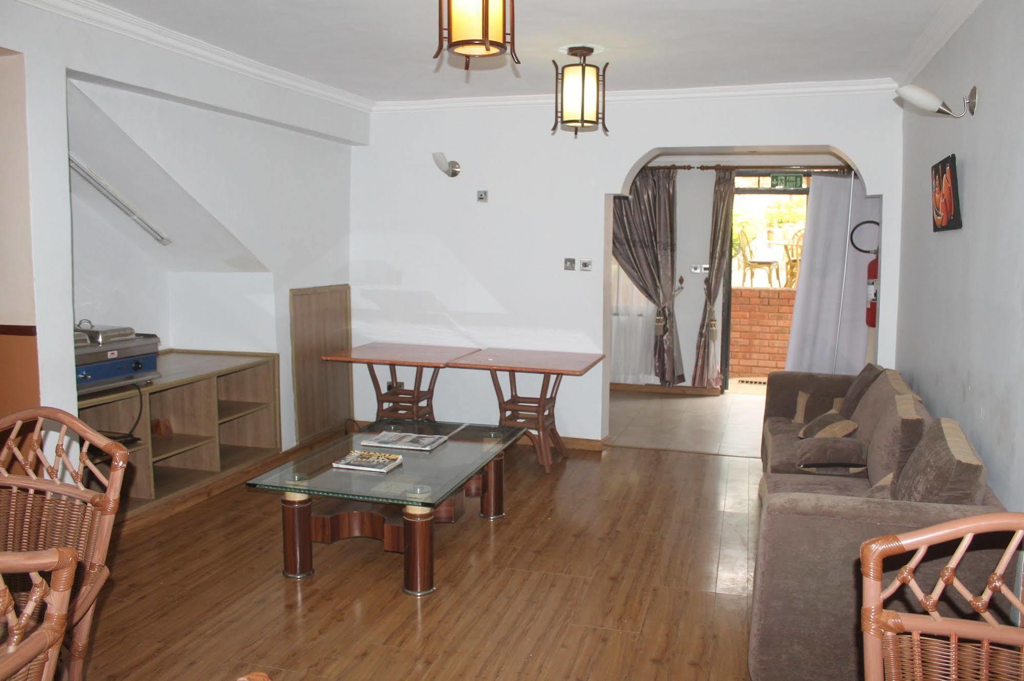 Victoria Comfort Inn Кисуму Екстериор снимка