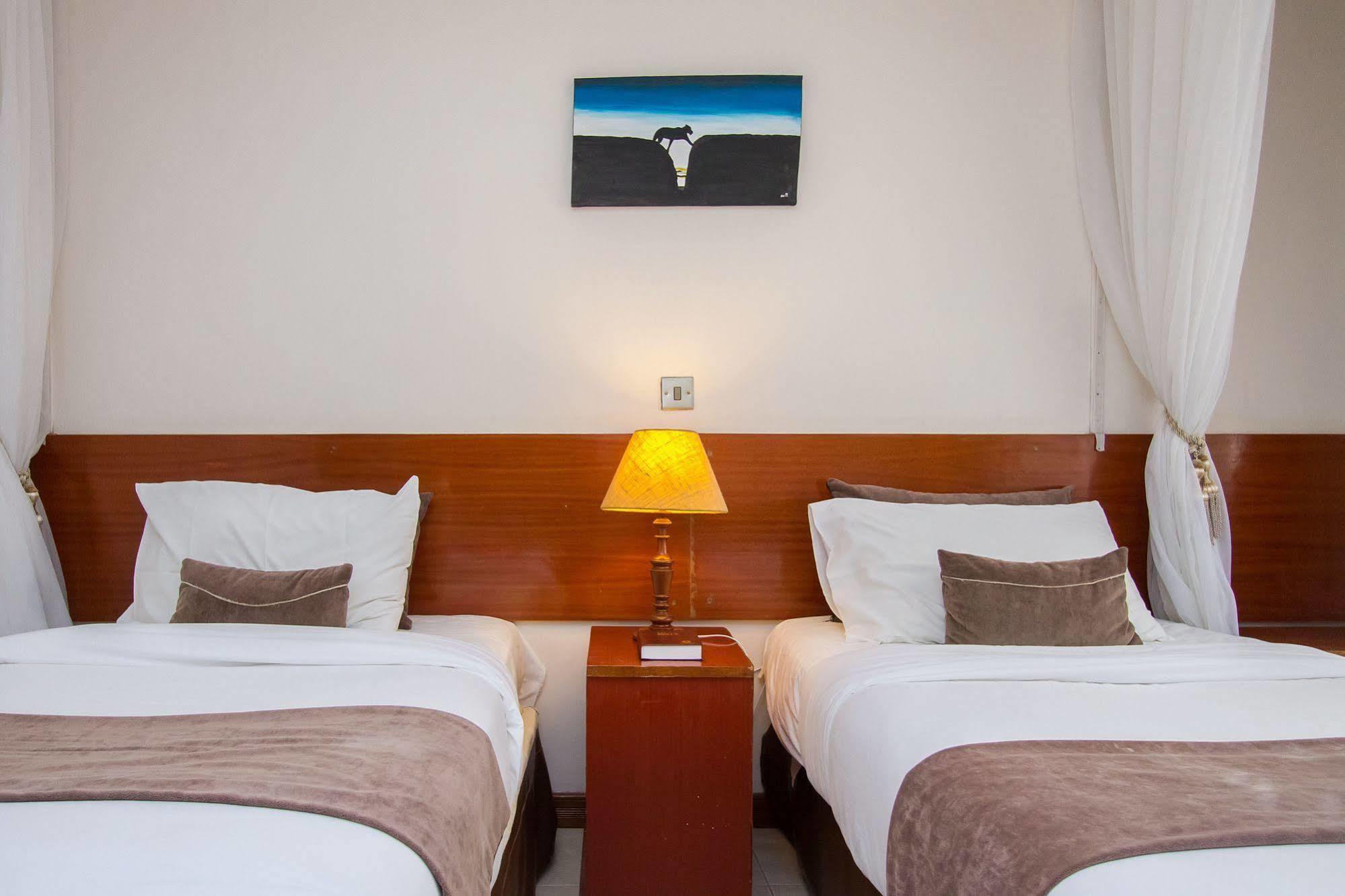 Victoria Comfort Inn Кисуму Екстериор снимка