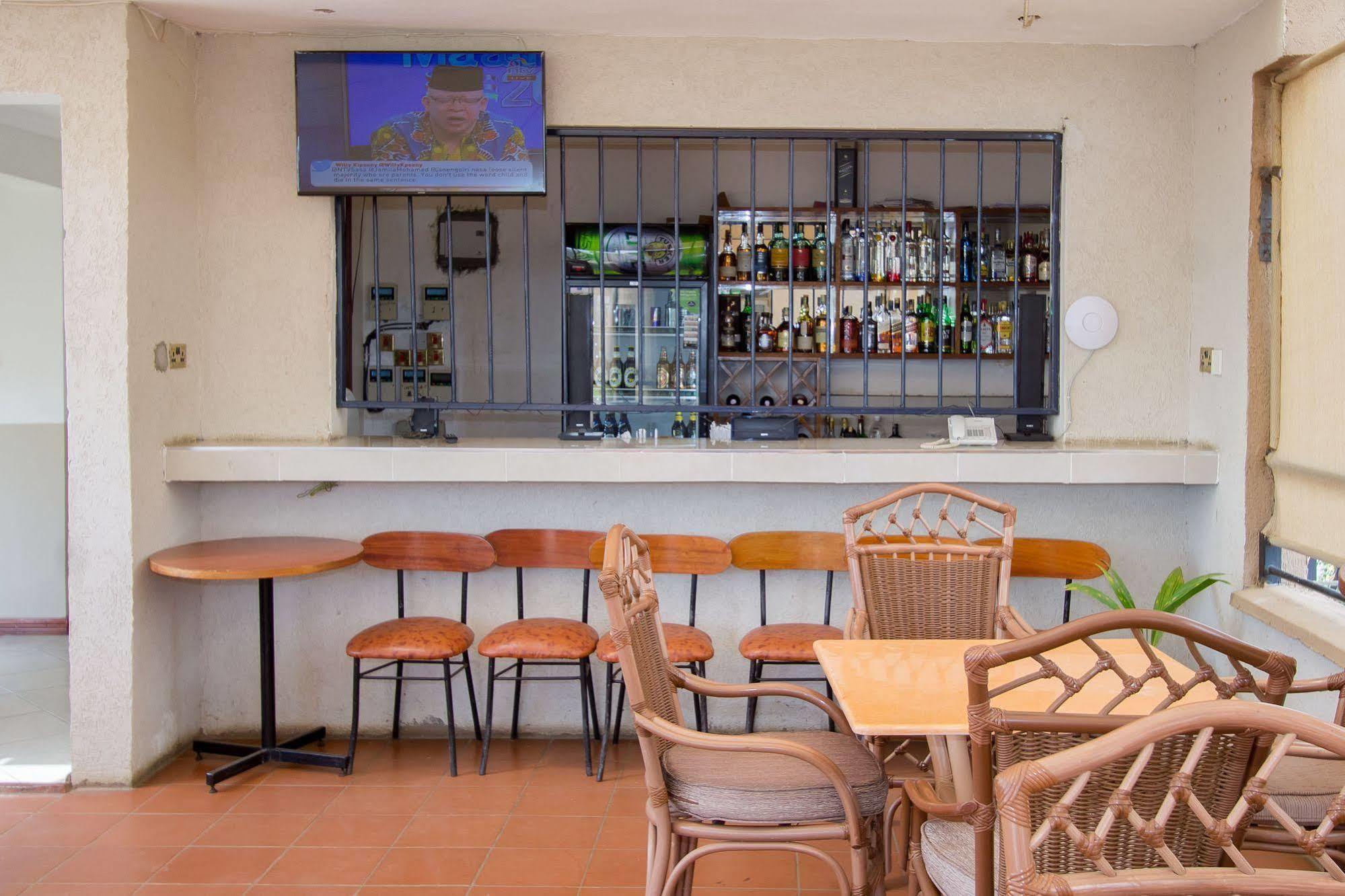 Victoria Comfort Inn Кисуму Екстериор снимка